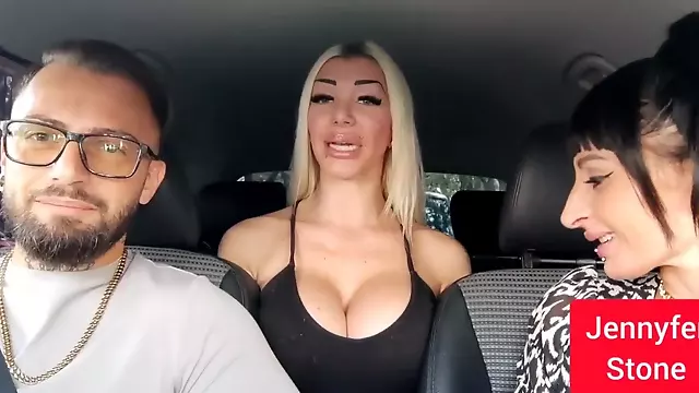 Jennyfer Stone shows her big ass and her pussy in the car - Big tits