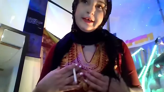 Arabic queen sexy stomach dancing undress tease and pole tricks, idolize this gigantic arab booty!