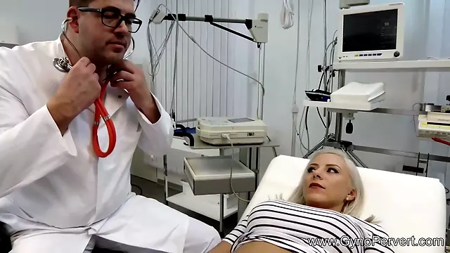 Sedyctive blonde woman had casual sex with her gynecologist and enjoyed every single second of it
