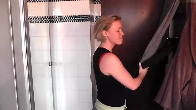 Ronja geht duschen - Frischmachen fur ein Date