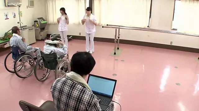 تمريض عجوز ياباني, ياباني, ممرضات, ممرضات جميلات, سحاق اليابانية, رضاعة بدار, ياباني صغير