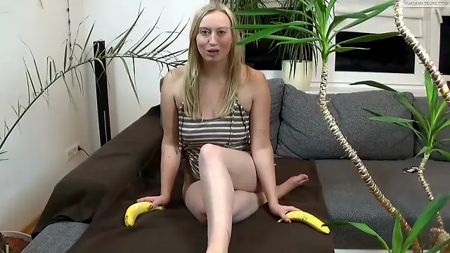 SophiaG0ld - Zwei Locher zwei Bananen - Dschungelprufung extrem