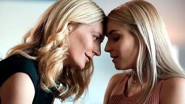 Two Lesbian Blonde, Masturbari De Aproape, Așezare Pe Fata, Lesbiene Deget, Deget In Pizda