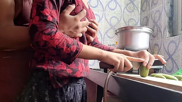 آماتور کس تپل پستان گنده, درآشپزخانه از پشت, پستون گنده ژاپنی, آشپزخانه پستان گنده, طبیعی